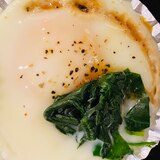 アルミカップでほうれん草いり目玉焼き